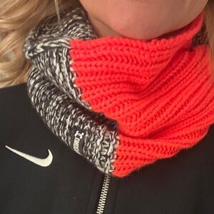 New with tags! Under Armor cold wear 
Neck wrap